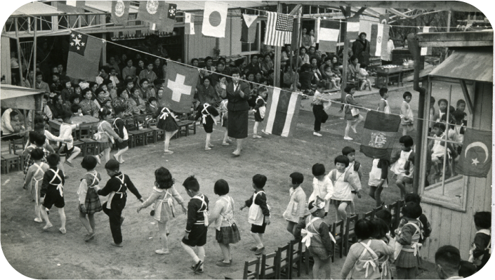 1959年伊勢湾台風により園庭で小運動会